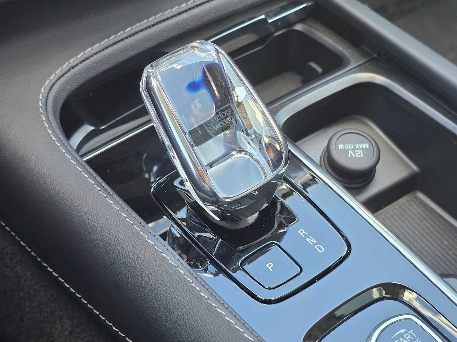 2023 Volvo XC90 Recharge Plug-In Hybrid Ultimate Dark Theme