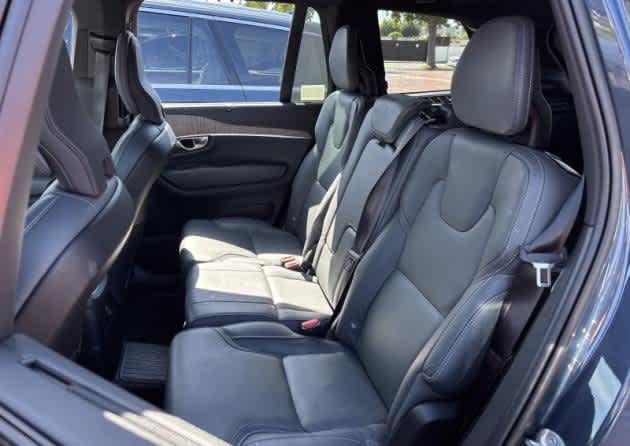 2023 Volvo XC90 Recharge Plug-In Hybrid Ultimate Dark Theme