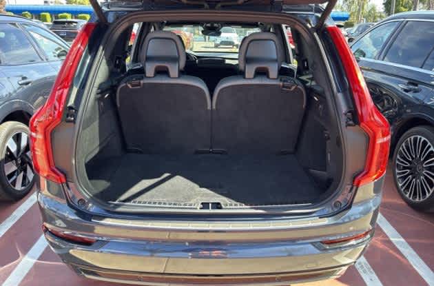 2023 Volvo XC90 Recharge Plug-In Hybrid Ultimate Dark Theme
