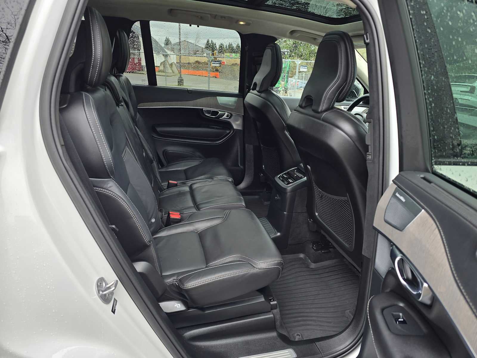 2023 Volvo XC90 Recharge Plug-In Hybrid Ultimate Dark Theme