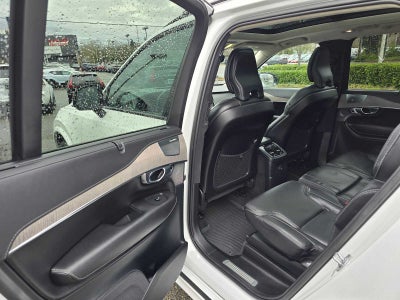 2023 Volvo XC90 Recharge Plug-In Hybrid Ultimate Dark Theme