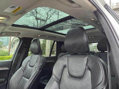 2023 Volvo XC90 Recharge Plug-In Hybrid Ultimate Dark Theme