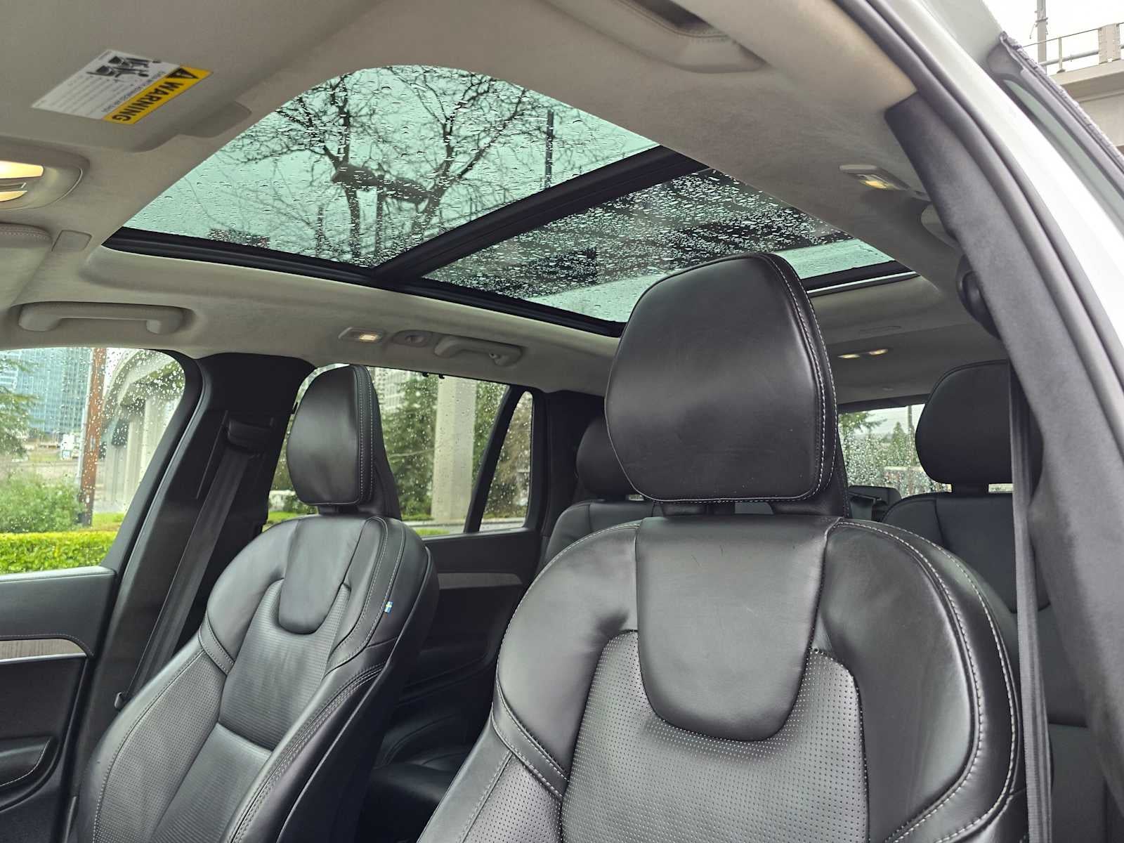 2023 Volvo XC90 Recharge Plug-In Hybrid Ultimate Dark Theme