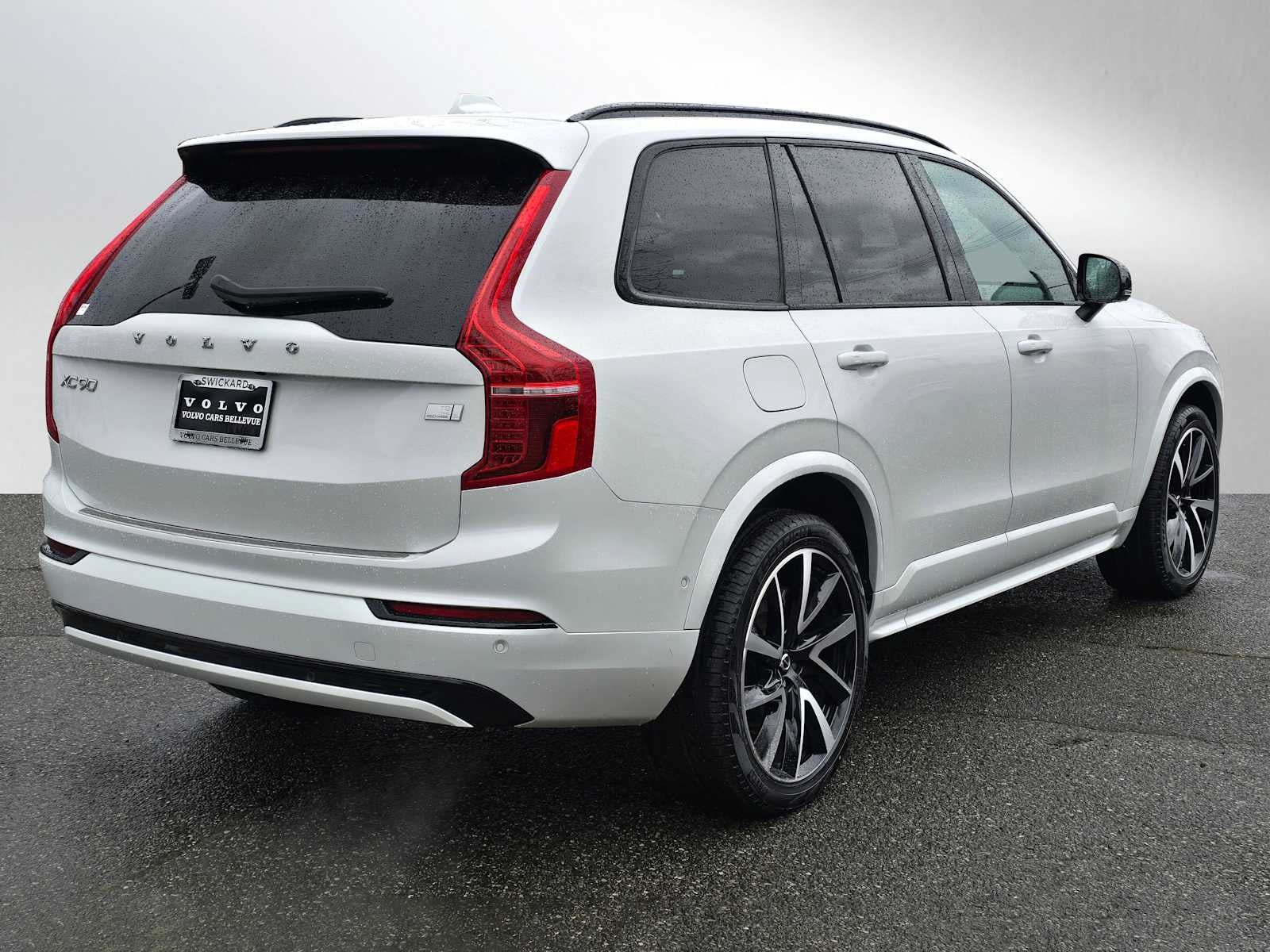 2023 Volvo XC90 Recharge Plug-In Hybrid Ultimate Dark Theme
