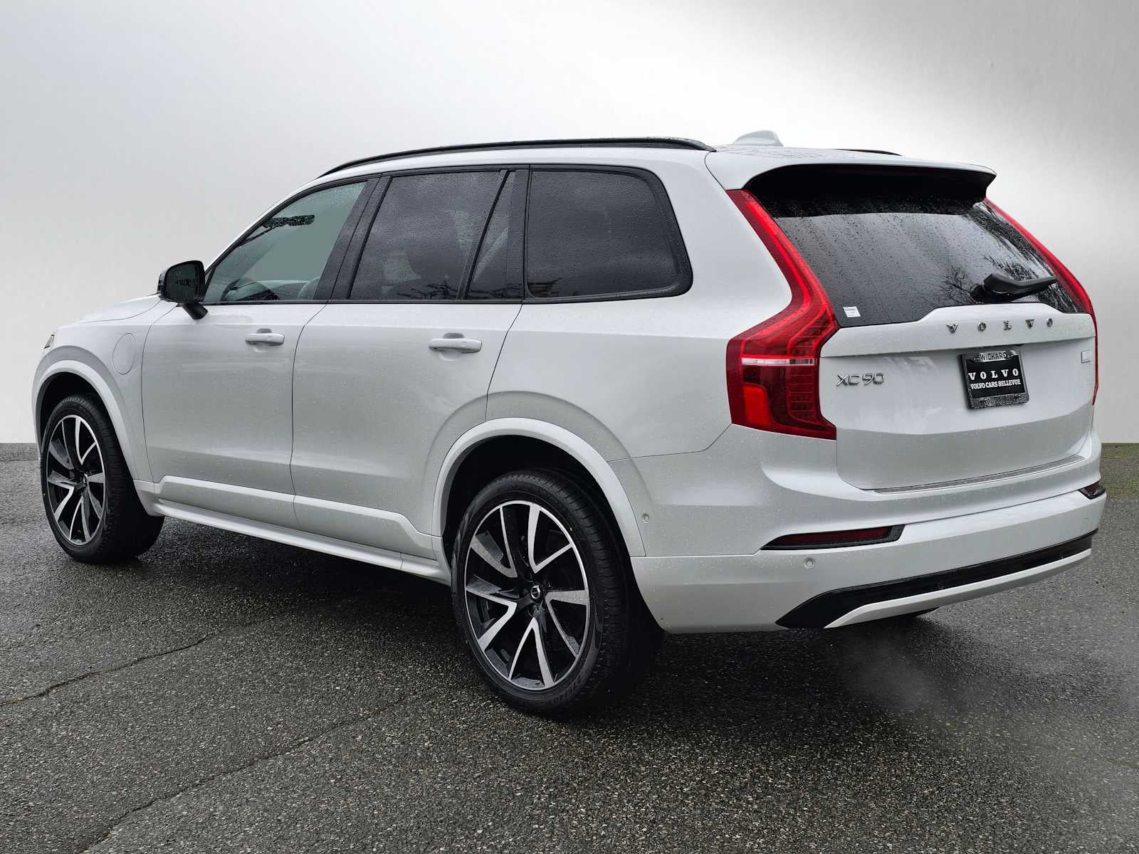 2023 Volvo XC90 Recharge Plug-In Hybrid Ultimate Dark Theme