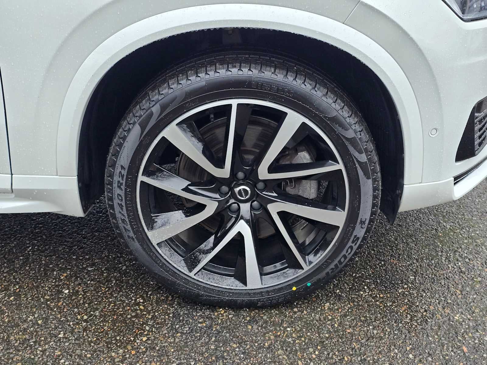 2023 Volvo XC90 Recharge Plug-In Hybrid Ultimate Dark Theme