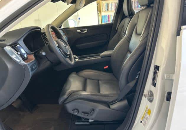 2023 Volvo XC60 Recharge Plug-In Hybrid Ultimate Bright Theme