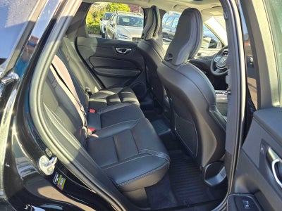 2023 Volvo XC60 Recharge Plug-In Hybrid Ultimate Bright Theme