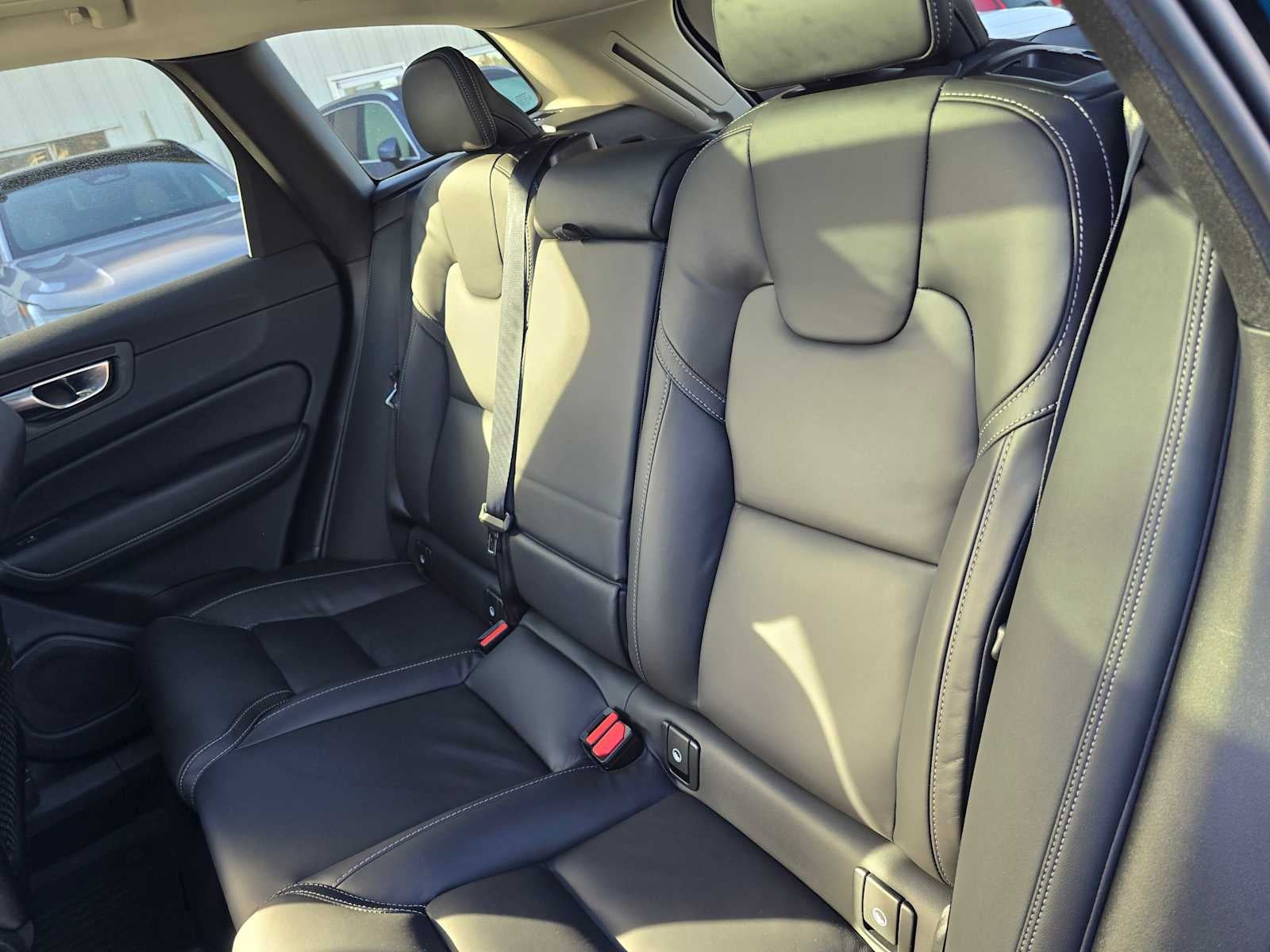 2023 Volvo XC60 Recharge Plug-In Hybrid Ultimate Bright Theme