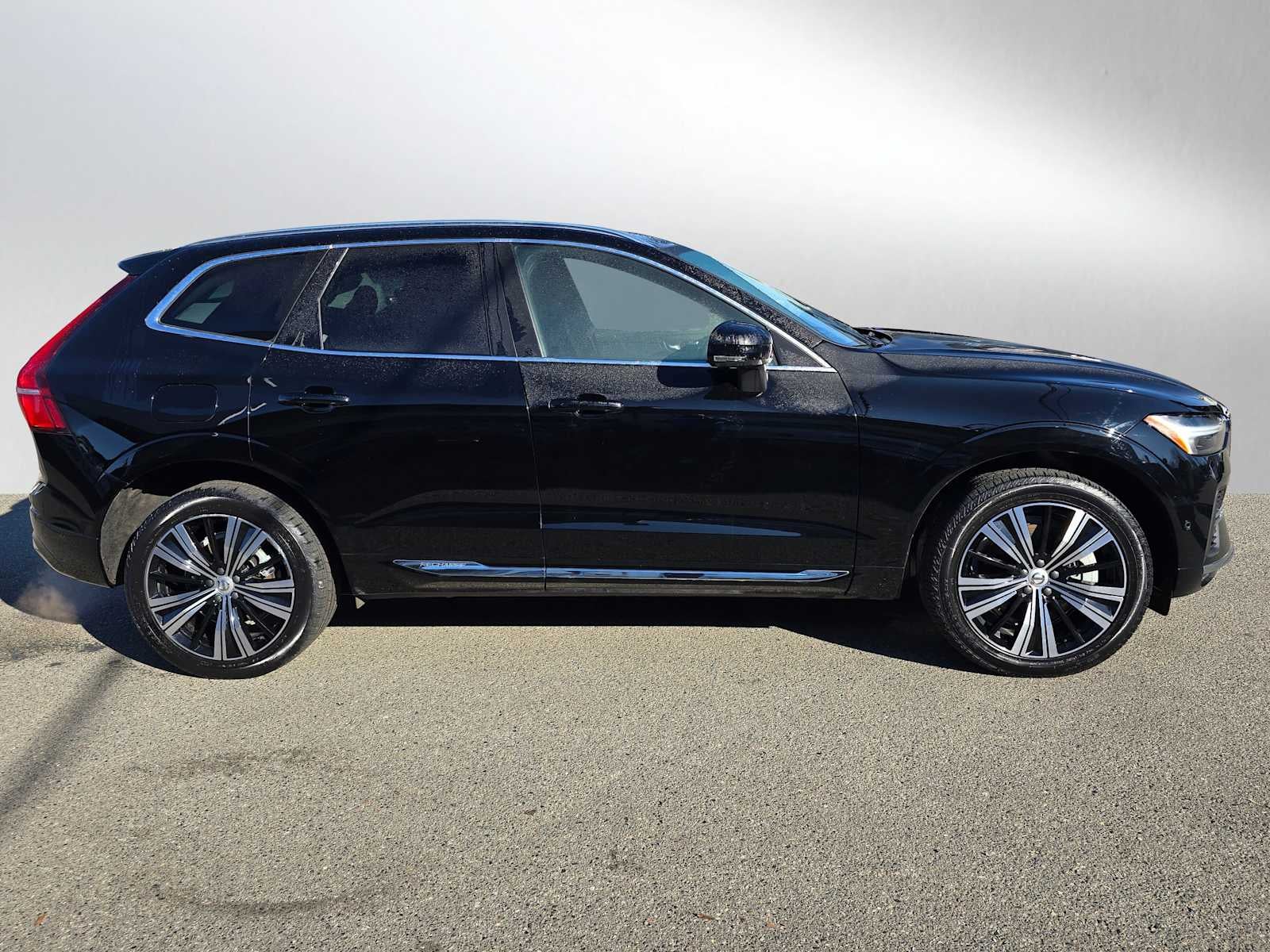 2023 Volvo XC60 Recharge Plug-In Hybrid Ultimate Bright Theme