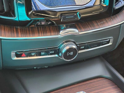 2023 Volvo XC60 Recharge Plug-In Hybrid Ultimate Bright Theme