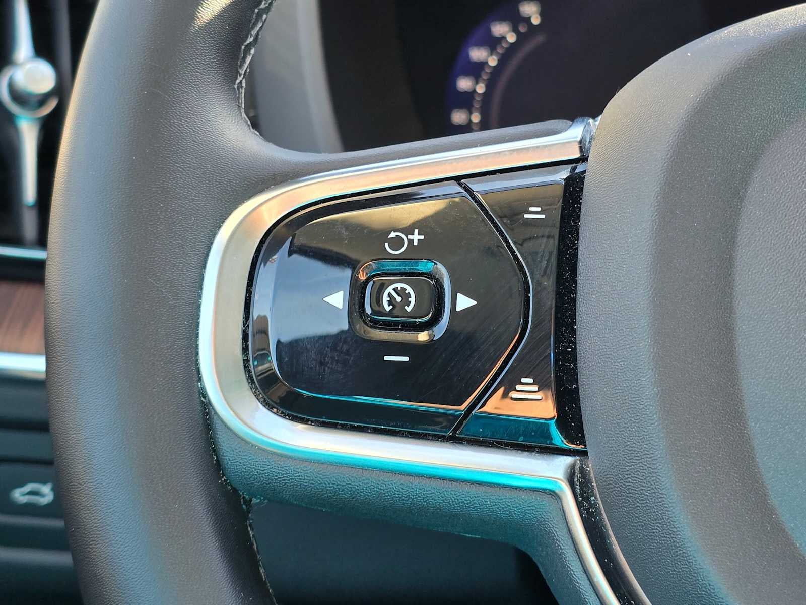 2023 Volvo XC60 Recharge Plug-In Hybrid Ultimate Bright Theme