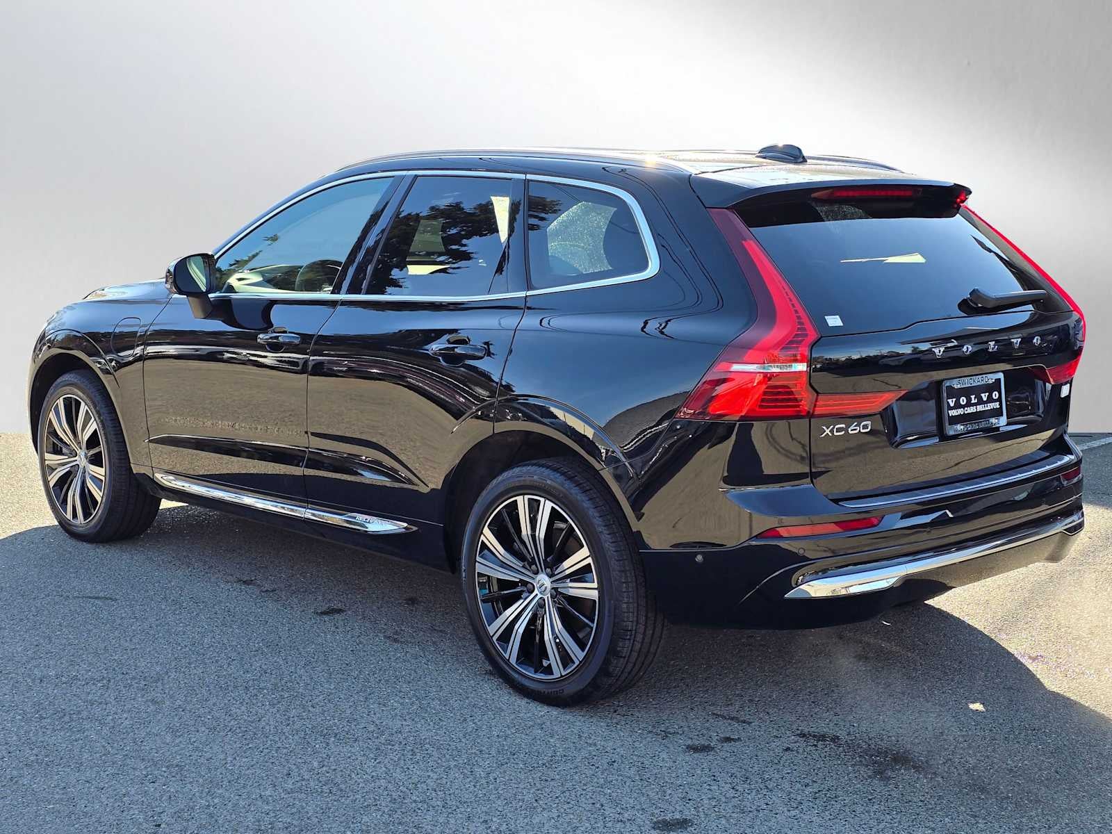 2023 Volvo XC60 Recharge Plug-In Hybrid Ultimate Bright Theme