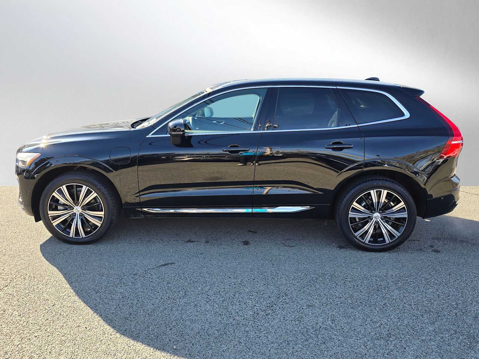 2023 Volvo XC60 Recharge Plug-In Hybrid Ultimate Bright Theme