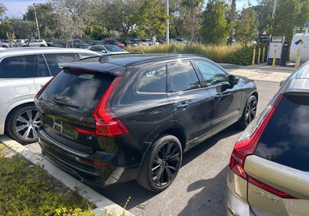 2024 Volvo XC60 Recharge Plug-In Hybrid Ultimate Black Edition