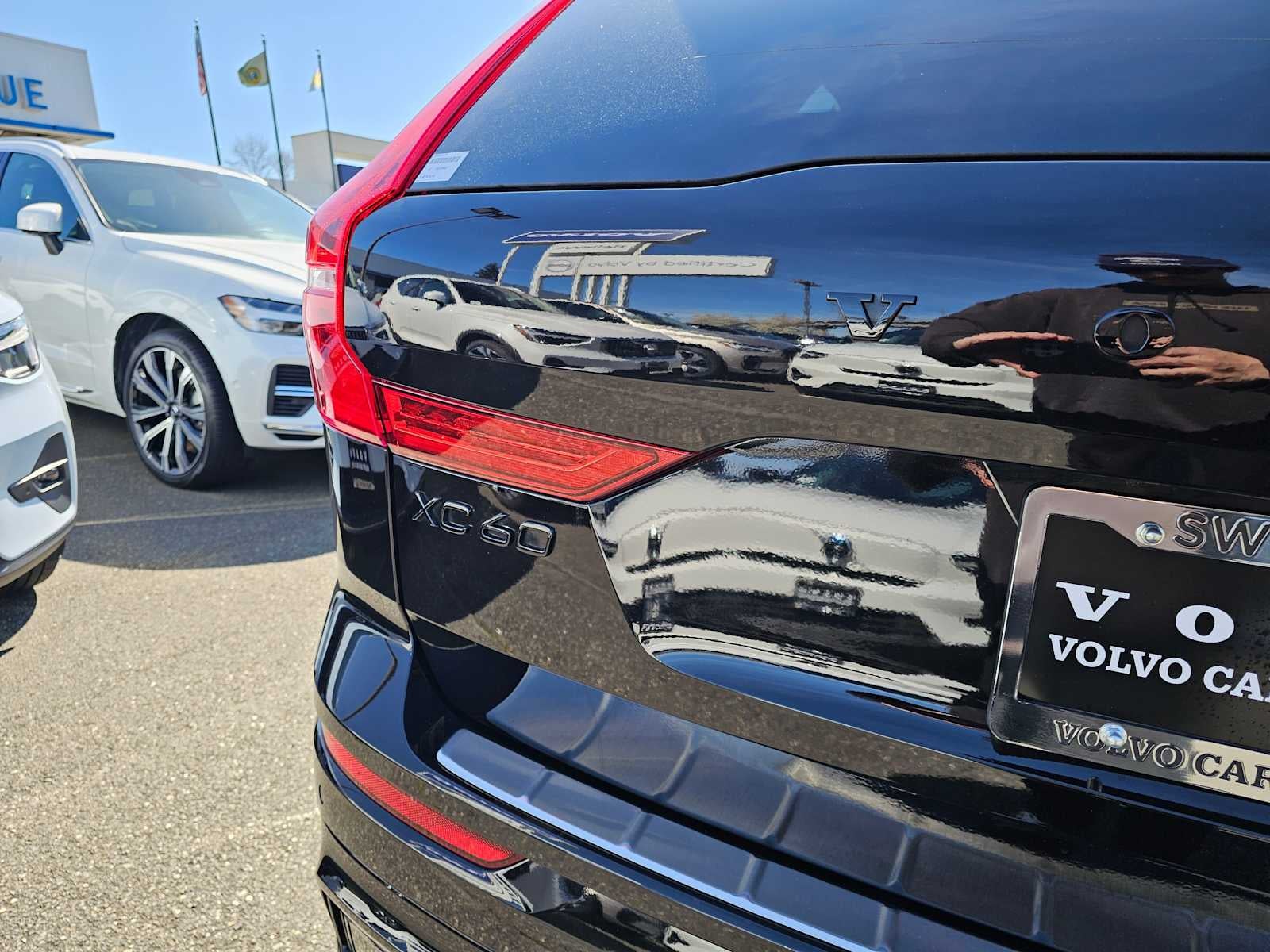 2024 Volvo XC60 Recharge Plug-In Hybrid Ultimate Black Edition