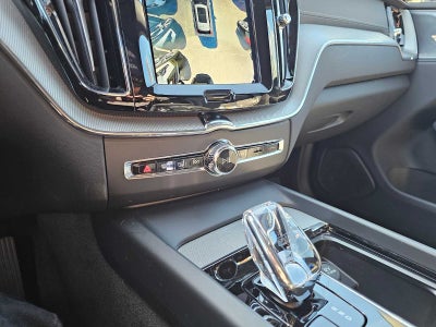 2024 Volvo XC60 Recharge Plug-In Hybrid Ultimate Black Edition