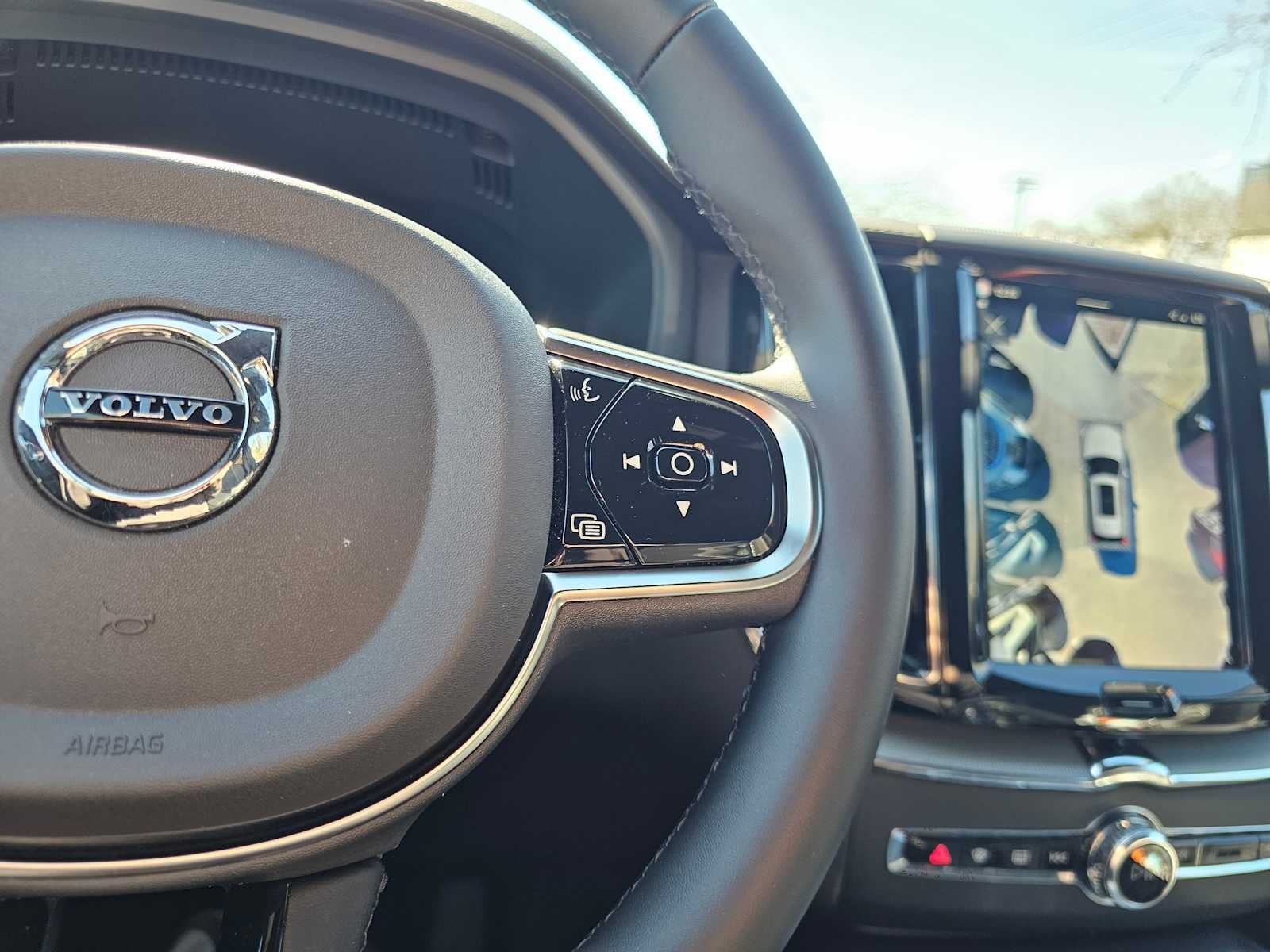 2024 Volvo XC60 Recharge Plug-In Hybrid Ultimate Black Edition