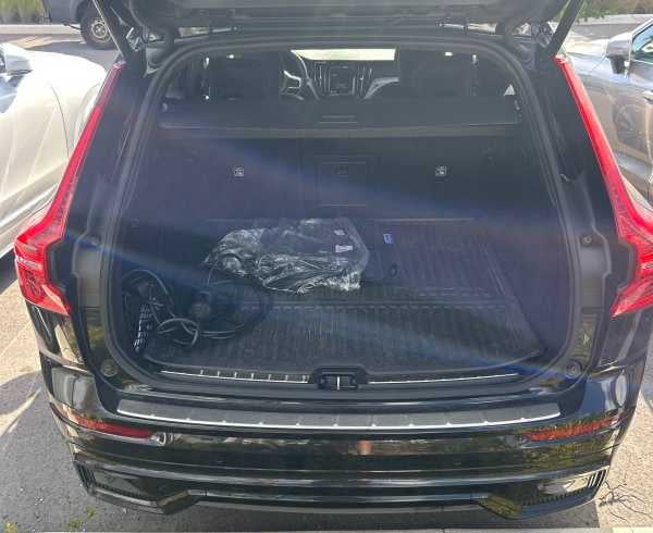 2024 Volvo XC60 Recharge Plug-In Hybrid Ultimate Black Edition