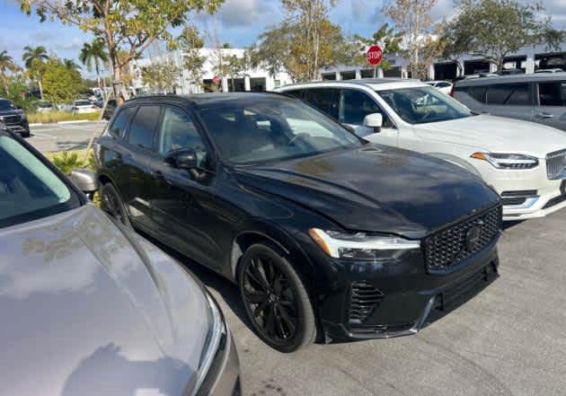 2024 Volvo XC60 Recharge Plug-In Hybrid Ultimate Black Edition