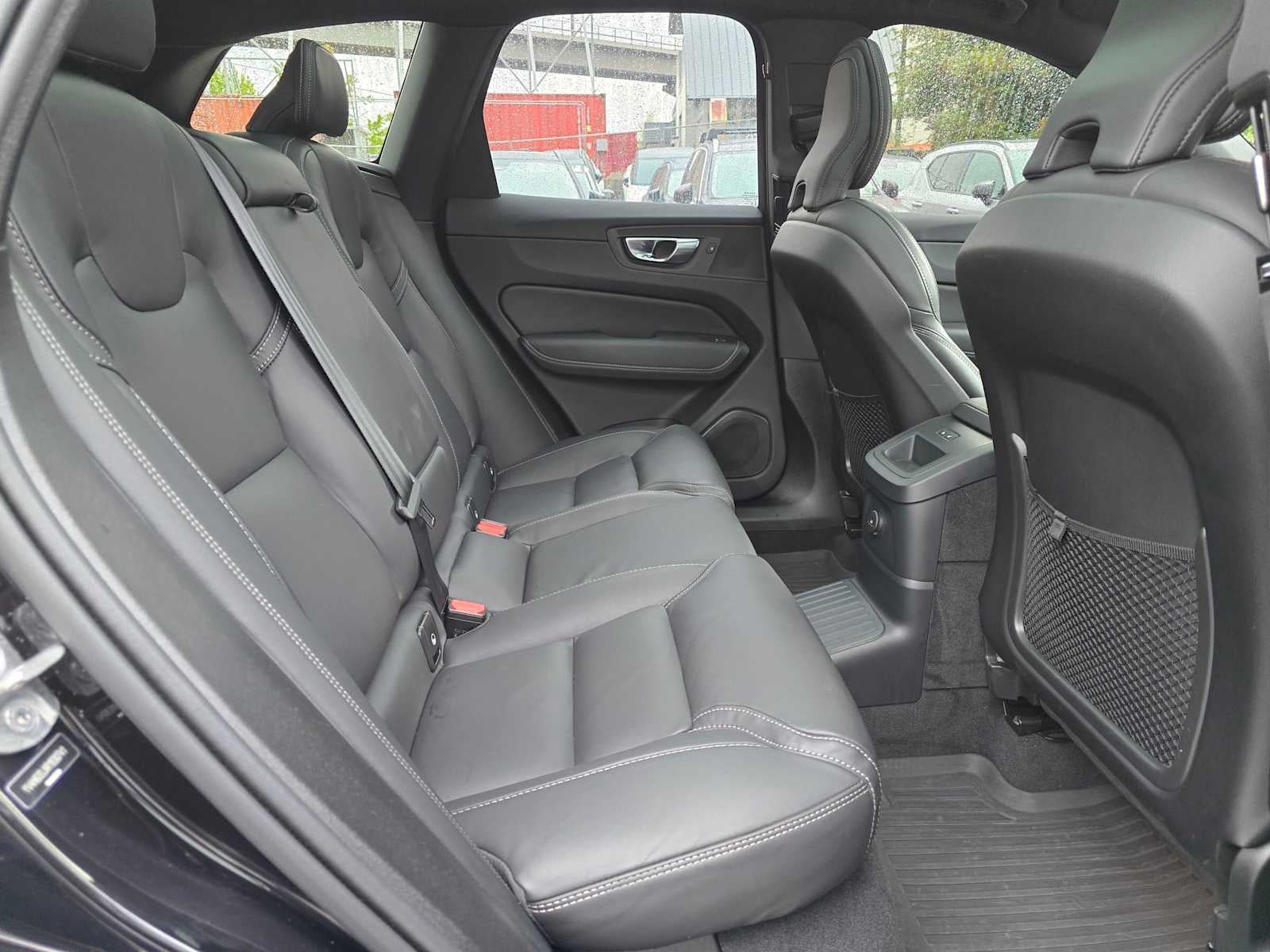 2024 Volvo XC60 Recharge Plug-In Hybrid Ultimate Black Edition