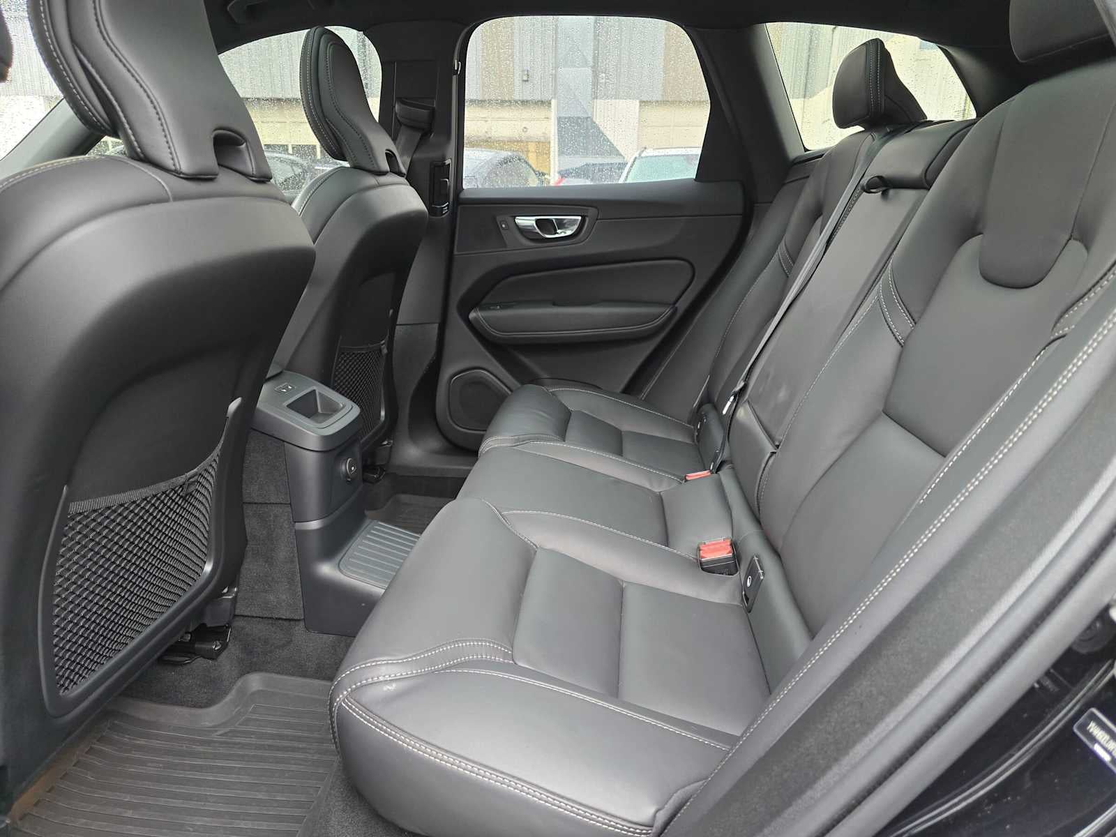 2024 Volvo XC60 Recharge Plug-In Hybrid Ultimate Black Edition