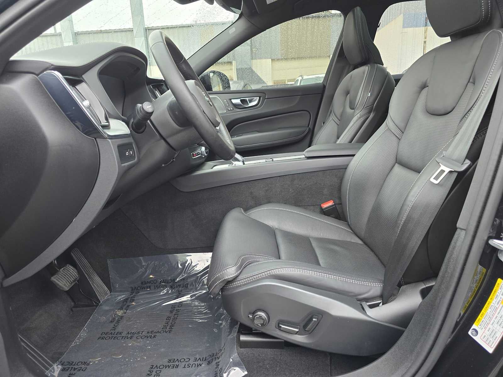 2024 Volvo XC60 Recharge Plug-In Hybrid Ultimate Black Edition