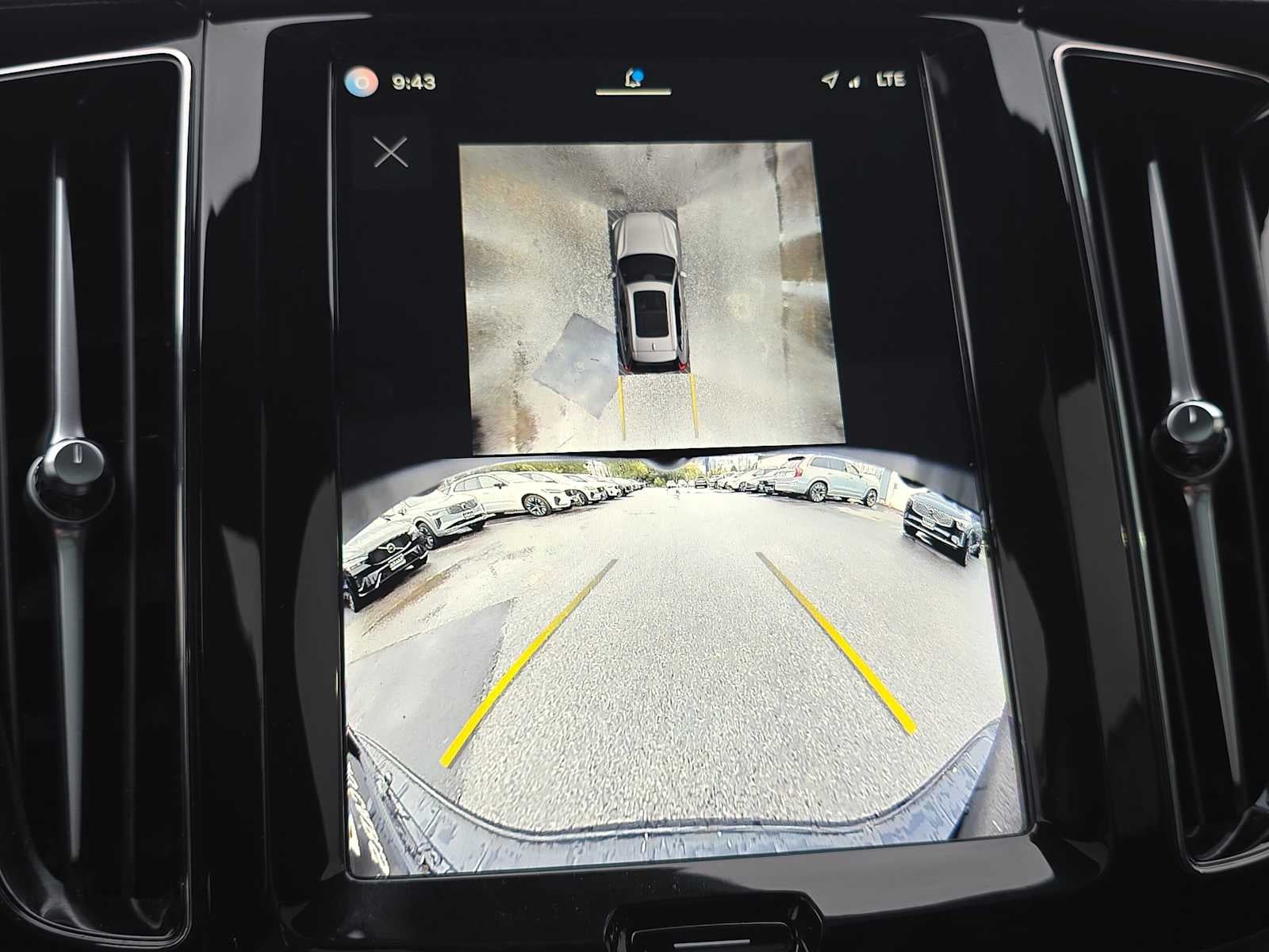 2024 Volvo XC60 Recharge Plug-In Hybrid Ultimate Black Edition