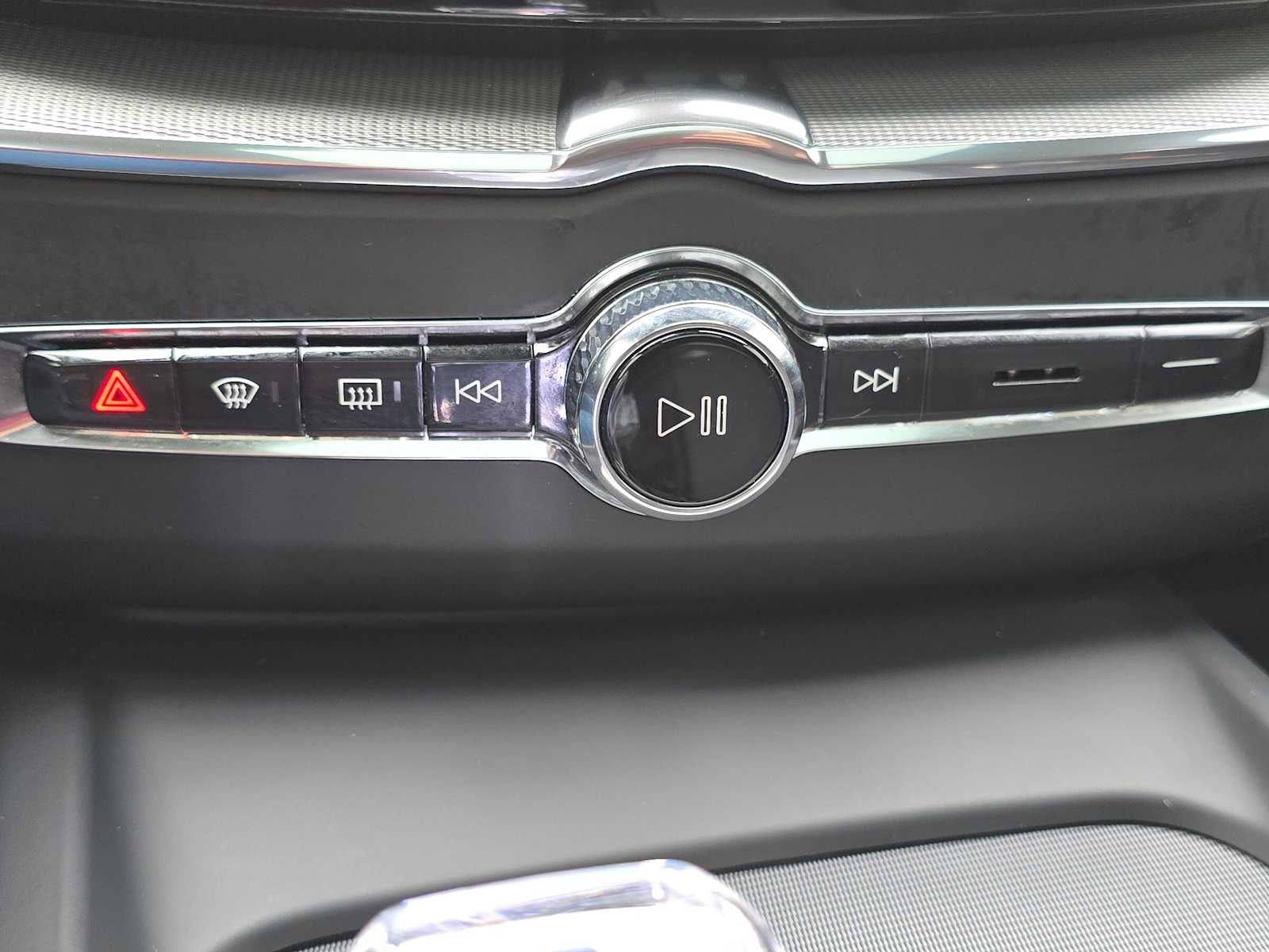 2024 Volvo XC60 Recharge Plug-In Hybrid Ultimate Black Edition
