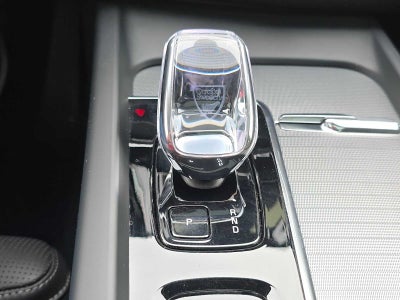 2024 Volvo XC60 Recharge Plug-In Hybrid Ultimate Black Edition