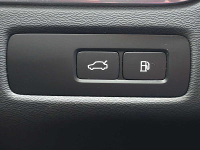 2024 Volvo XC60 Recharge Plug-In Hybrid Ultimate Black Edition