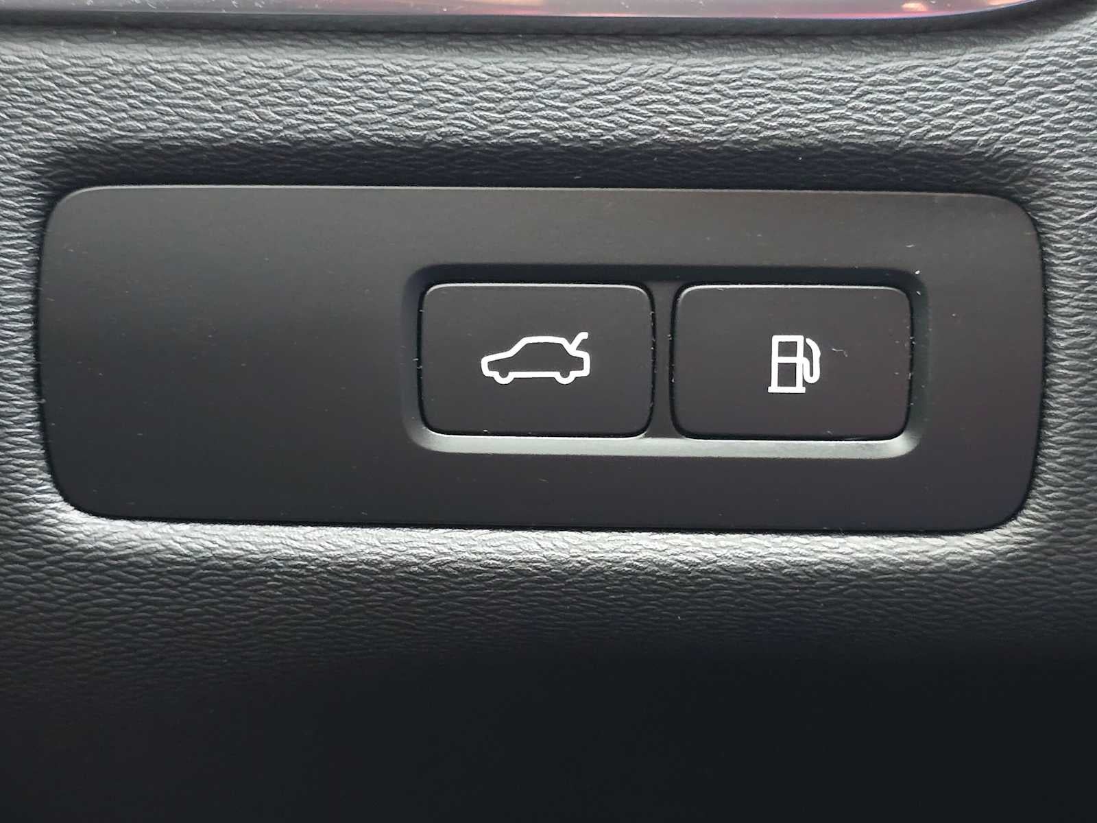 2024 Volvo XC60 Recharge Plug-In Hybrid Ultimate Black Edition