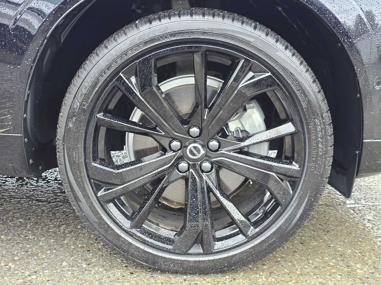 2024 Volvo XC60 Recharge Plug-In Hybrid Ultimate Black Edition