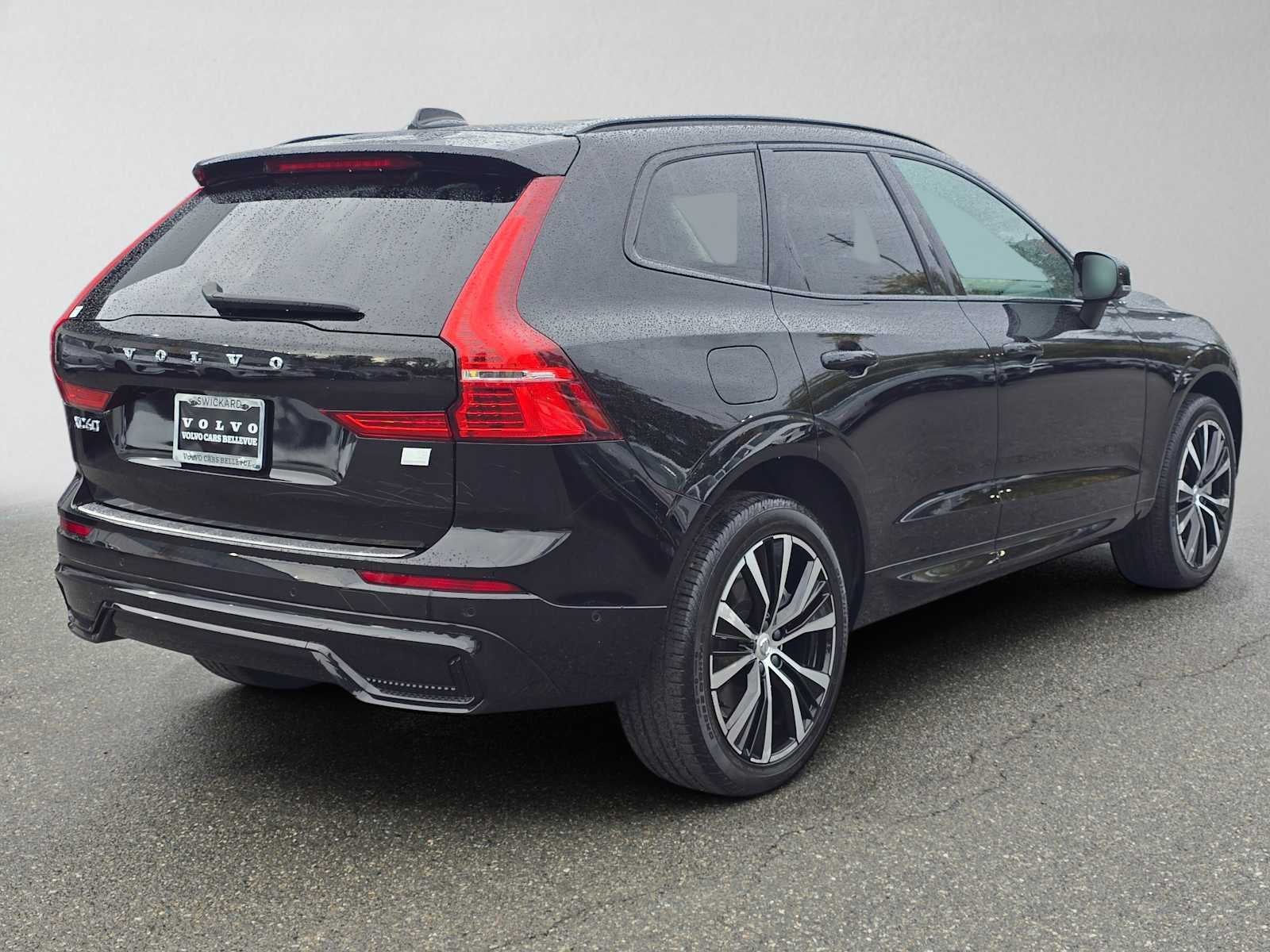 2023 Volvo XC60 Recharge Plug-In Hybrid Plus Dark Theme