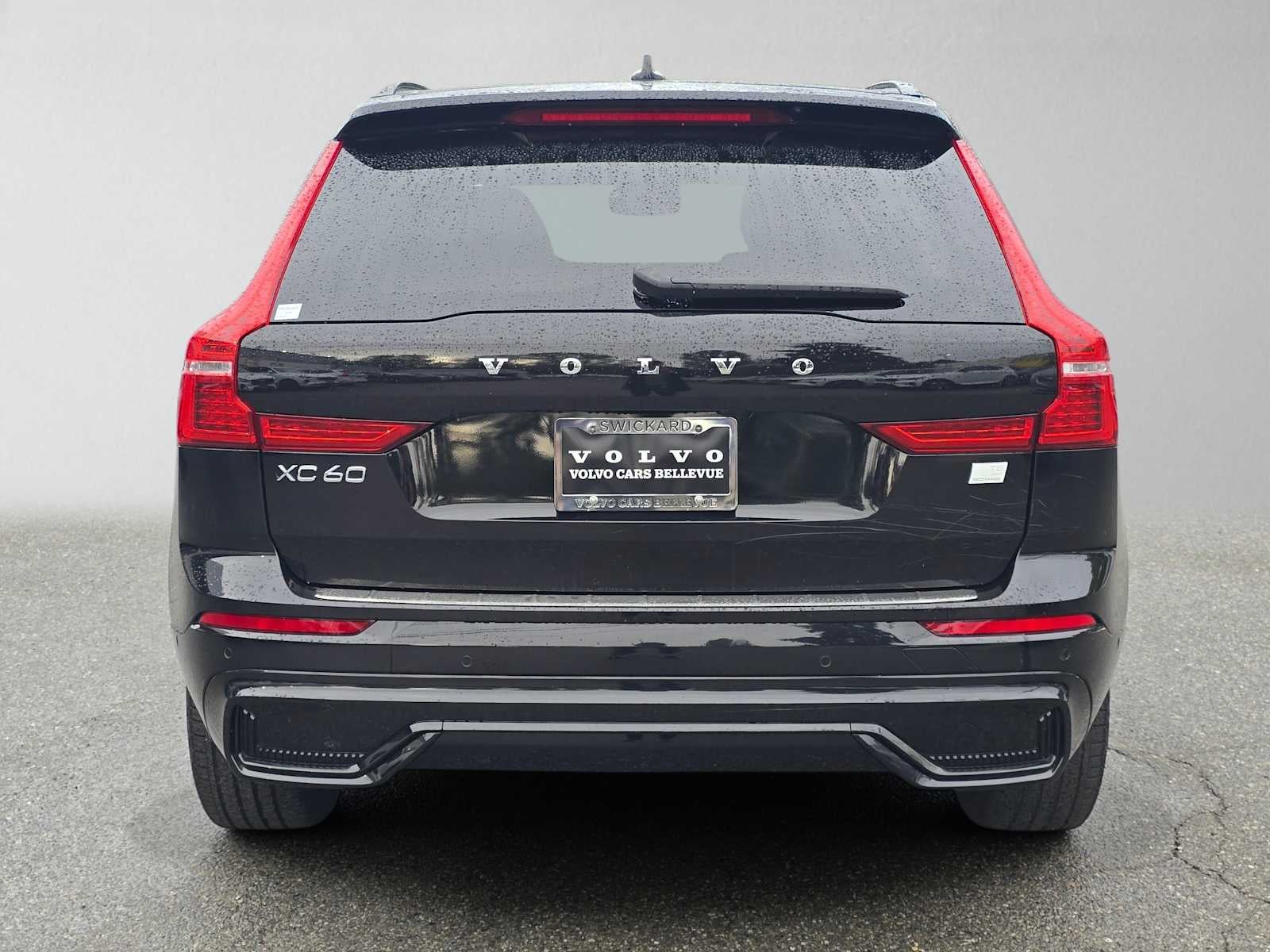 2023 Volvo XC60 Recharge Plug-In Hybrid Plus Dark Theme