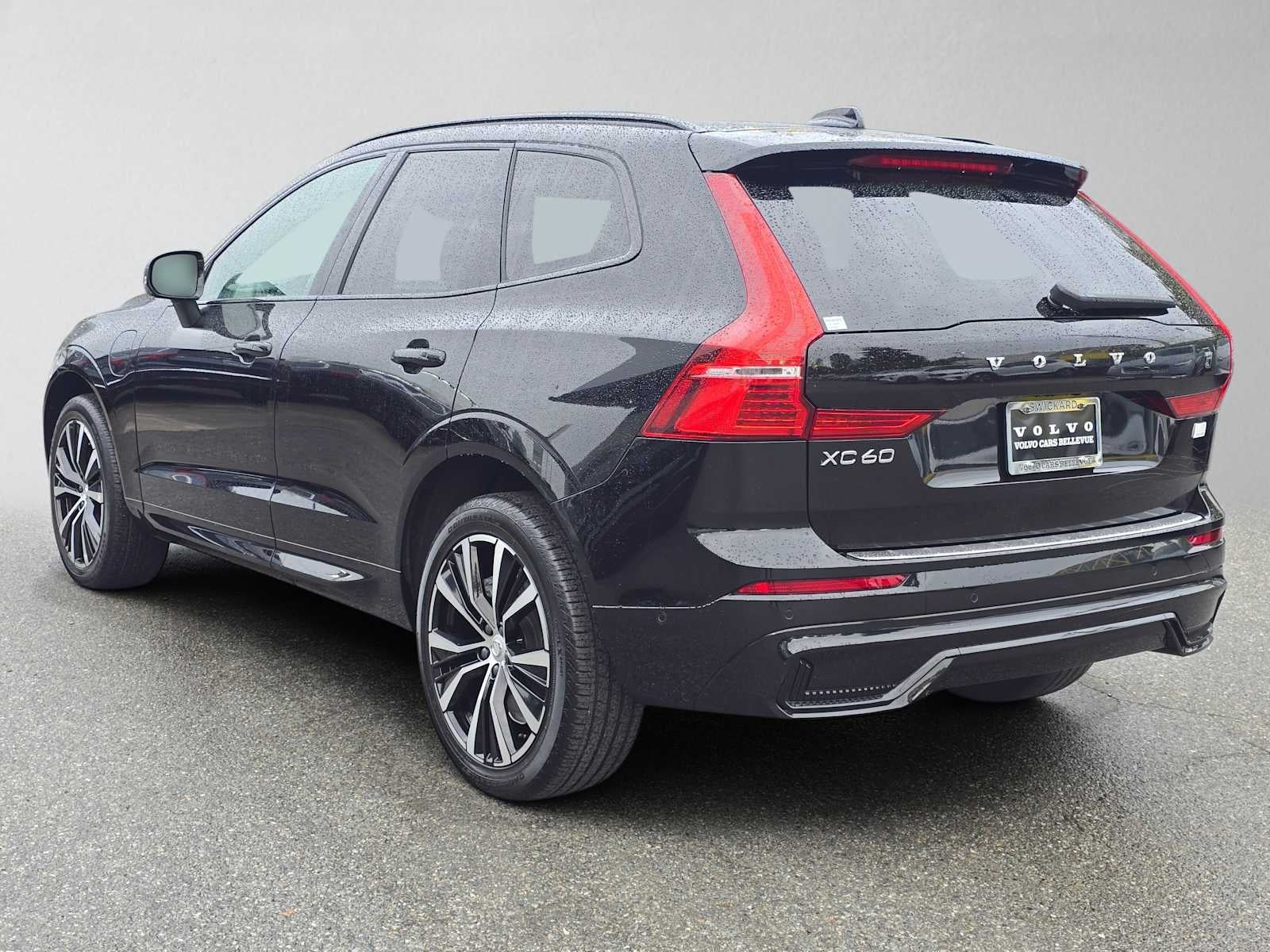 2023 Volvo XC60 Recharge Plug-In Hybrid Plus Dark Theme
