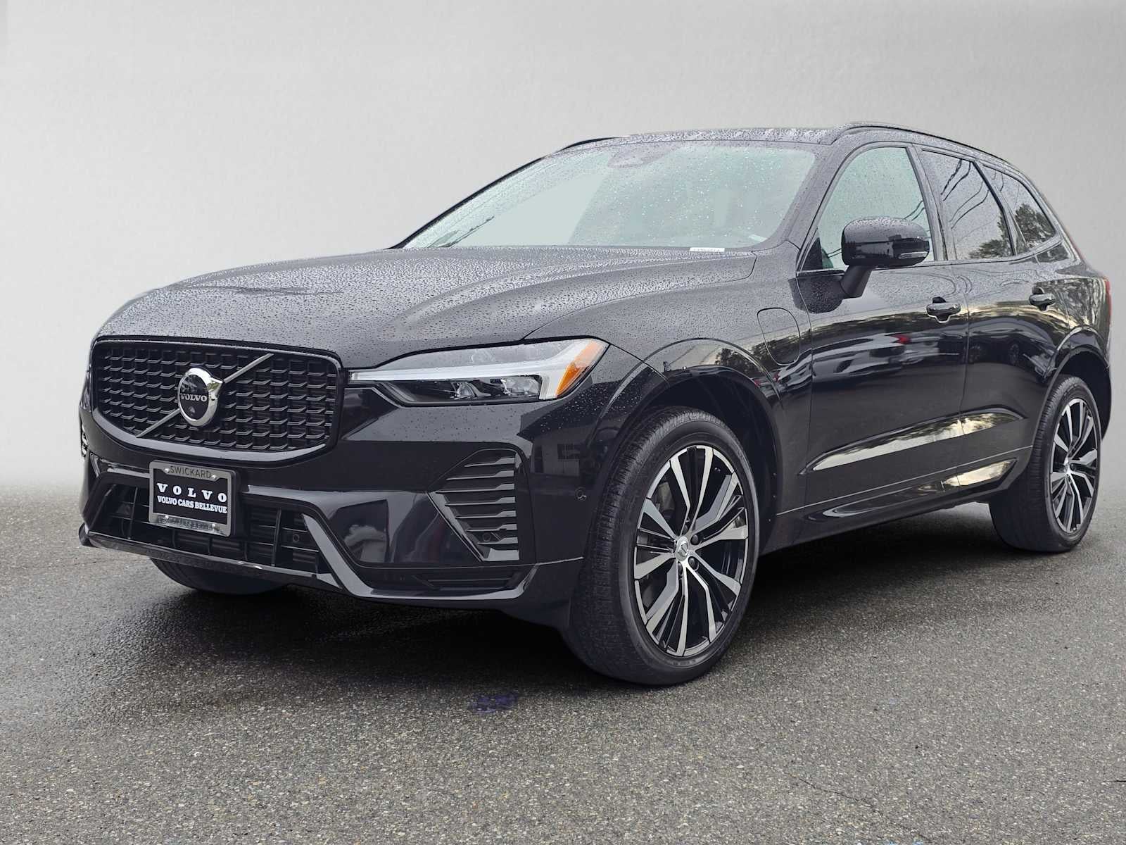 2023 Volvo XC60 Recharge Plug-In Hybrid Plus Dark Theme