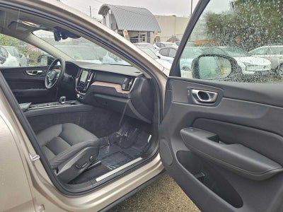 2024 Volvo XC60 Recharge Plug-In Hybrid Plus Dark Theme