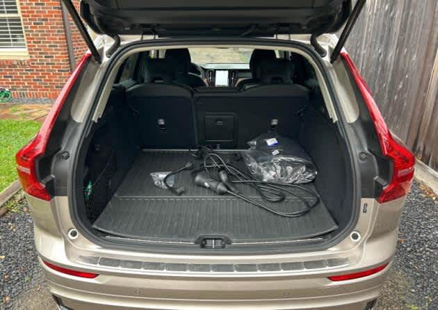 2024 Volvo XC60 Recharge Plug-In Hybrid Plus Dark Theme