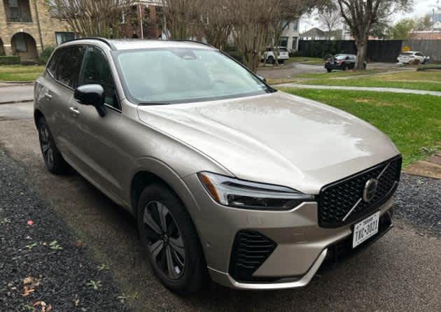 2024 Volvo XC60 Recharge Plug-In Hybrid Plus Dark Theme