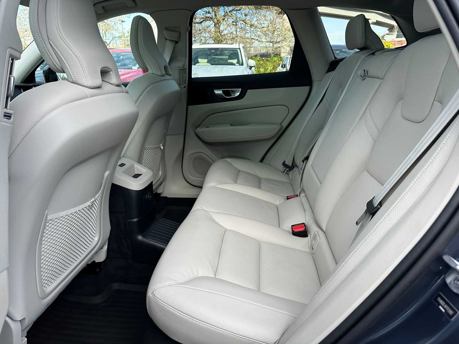 2024 Volvo XC60 Recharge Plug-In Hybrid Plus Dark Theme