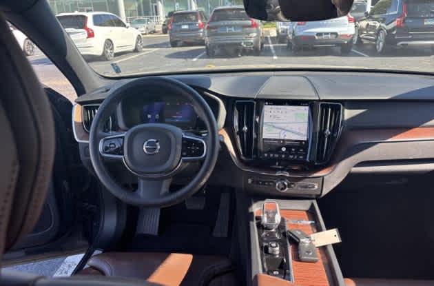 2024 Volvo XC60 Recharge Plug-In Hybrid Ultimate Dark Theme