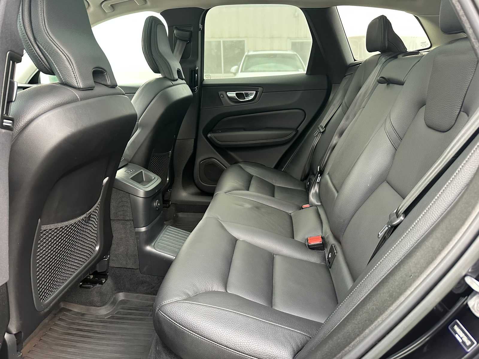 2023 Volvo XC60 Recharge Plug-In Hybrid Plus Bright Theme