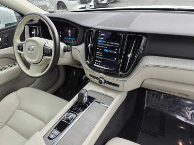 2023 Volvo XC60 Recharge Plug-In Hybrid Plus Bright Theme