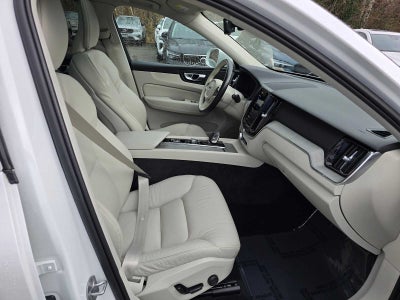 2023 Volvo XC60 Recharge Plug-In Hybrid Plus Bright Theme