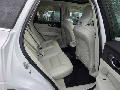 2023 Volvo XC60 Recharge Plug-In Hybrid Plus Bright Theme