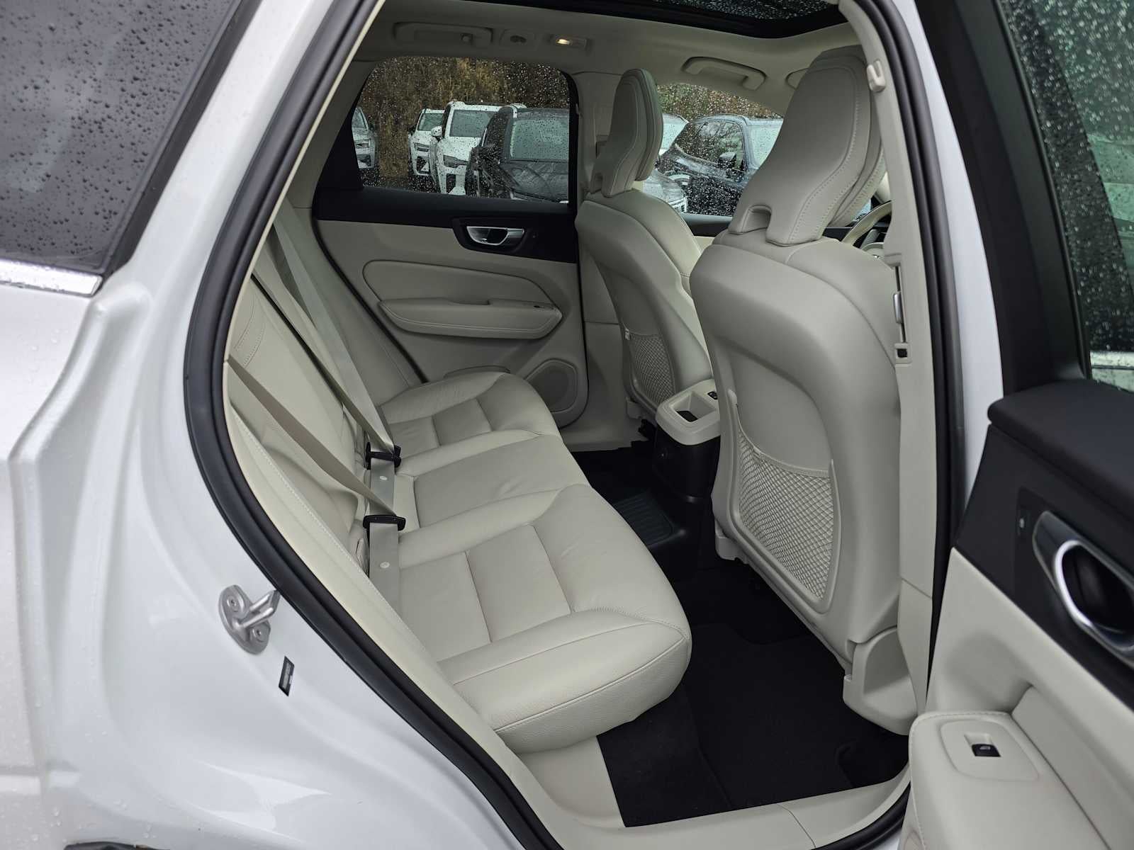 2023 Volvo XC60 Recharge Plug-In Hybrid Plus Bright Theme