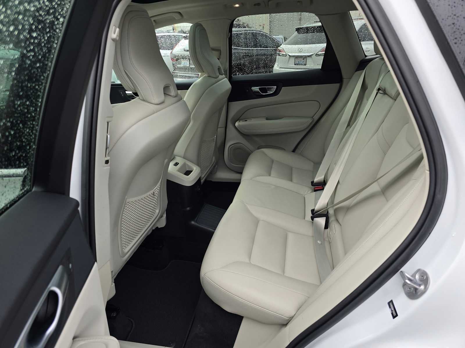 2023 Volvo XC60 Recharge Plug-In Hybrid Plus Bright Theme