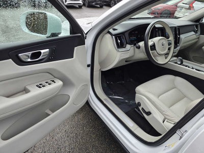 2023 Volvo XC60 Recharge Plug-In Hybrid Plus Bright Theme