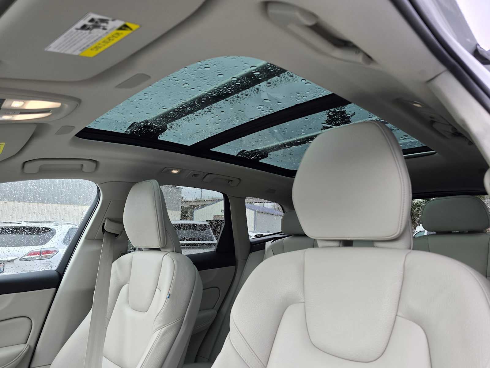 2023 Volvo XC60 Recharge Plug-In Hybrid Plus Bright Theme